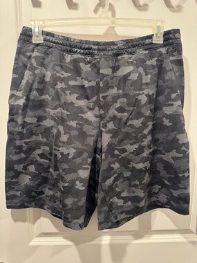lululemon athletica Men's Gray & Black Camo Athletic Shorts